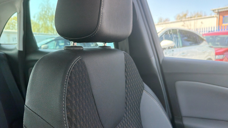 Vauxhall Crossland X 1.2 Tech Line Nav 5dr Petrol Hatchback